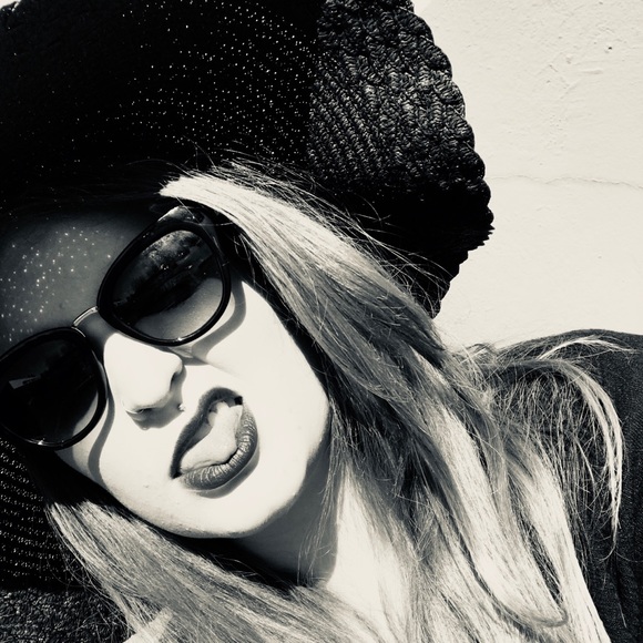 Meet your Posher, Makayla - Picture 1 of 1